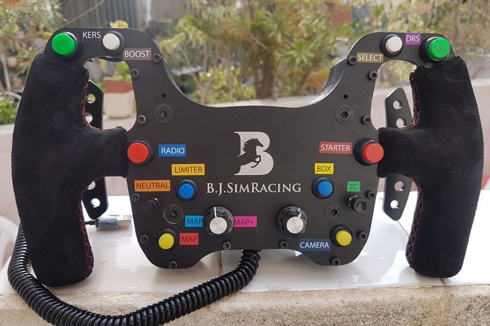 Superbe volant signé BJ SIMRACING