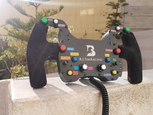 Superbe volant signé BJ SIMRACING