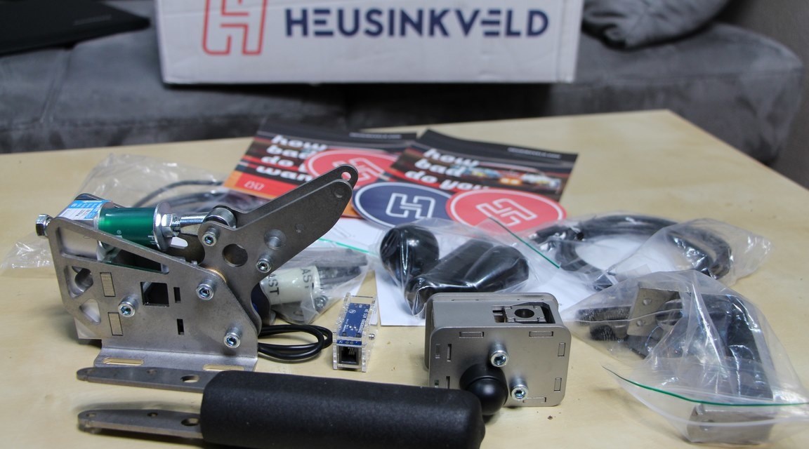 Review à venir : Heusinkveld Handbrake et Shifter