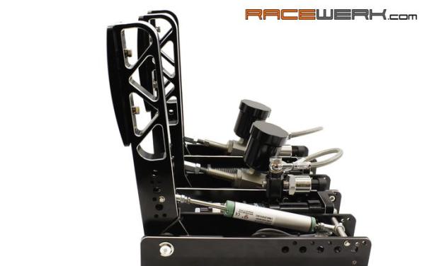 S1 Hydraulic Pedal System de RACEWERK : Un pédalier « made to look cool on your rig »