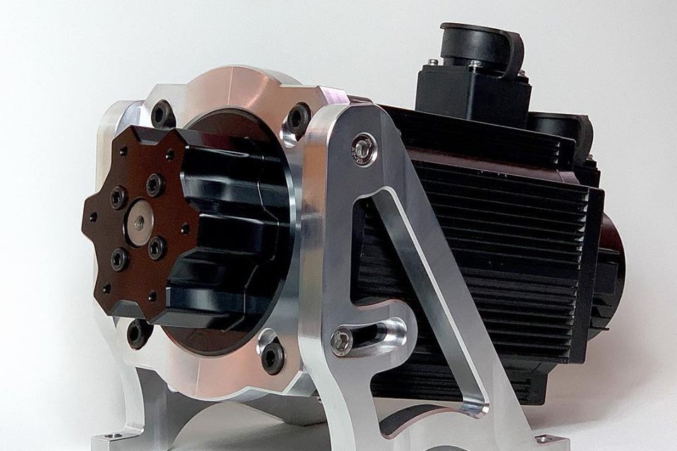 Support de volant Direct-Drive par SIMCORE : En un mot Massif !