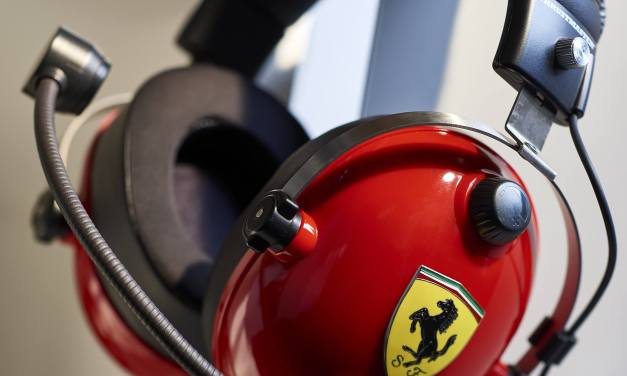 Un nouveau casque chez Thrustmaster : Le T.Racing Scuderia Ferrari Edition